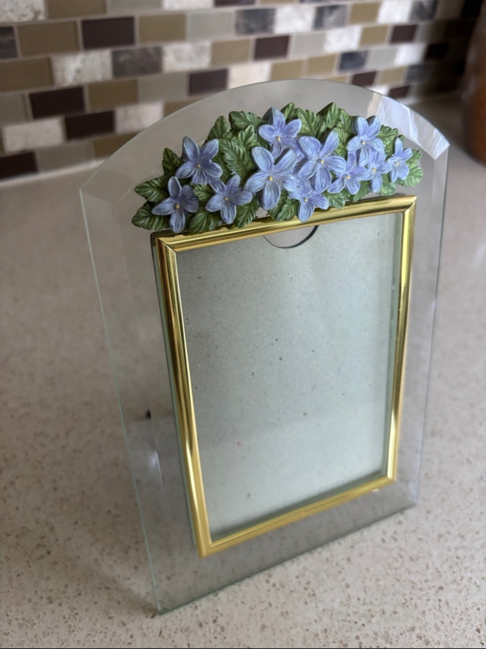 FRAME - glass w/ resin flowers & stand